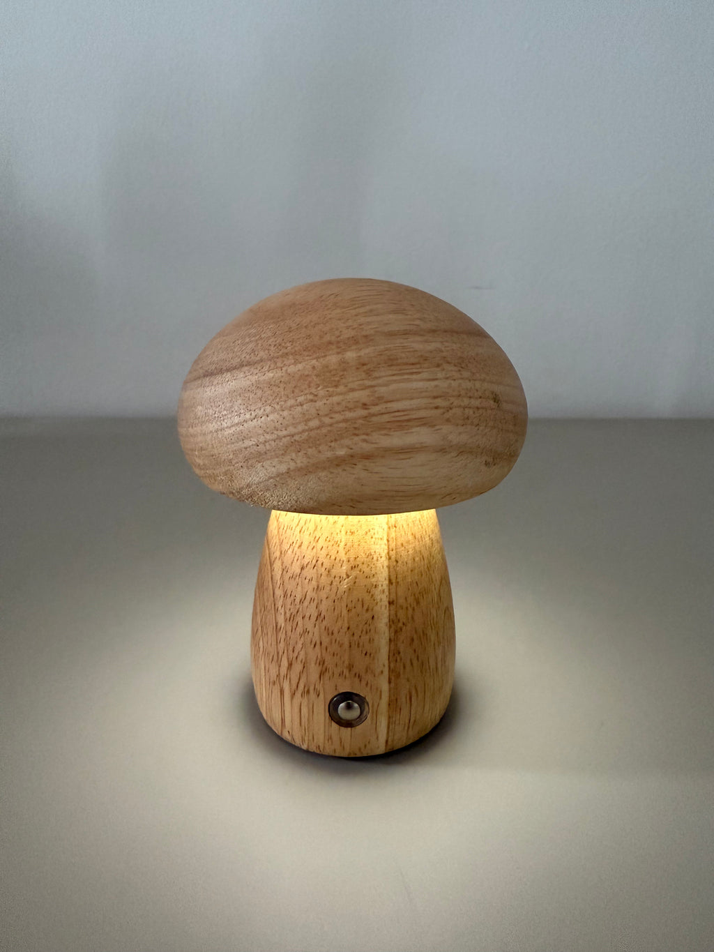 Akku-Tischlampe Wooden Mushroom – Echtholz mit warmem LED-Licht