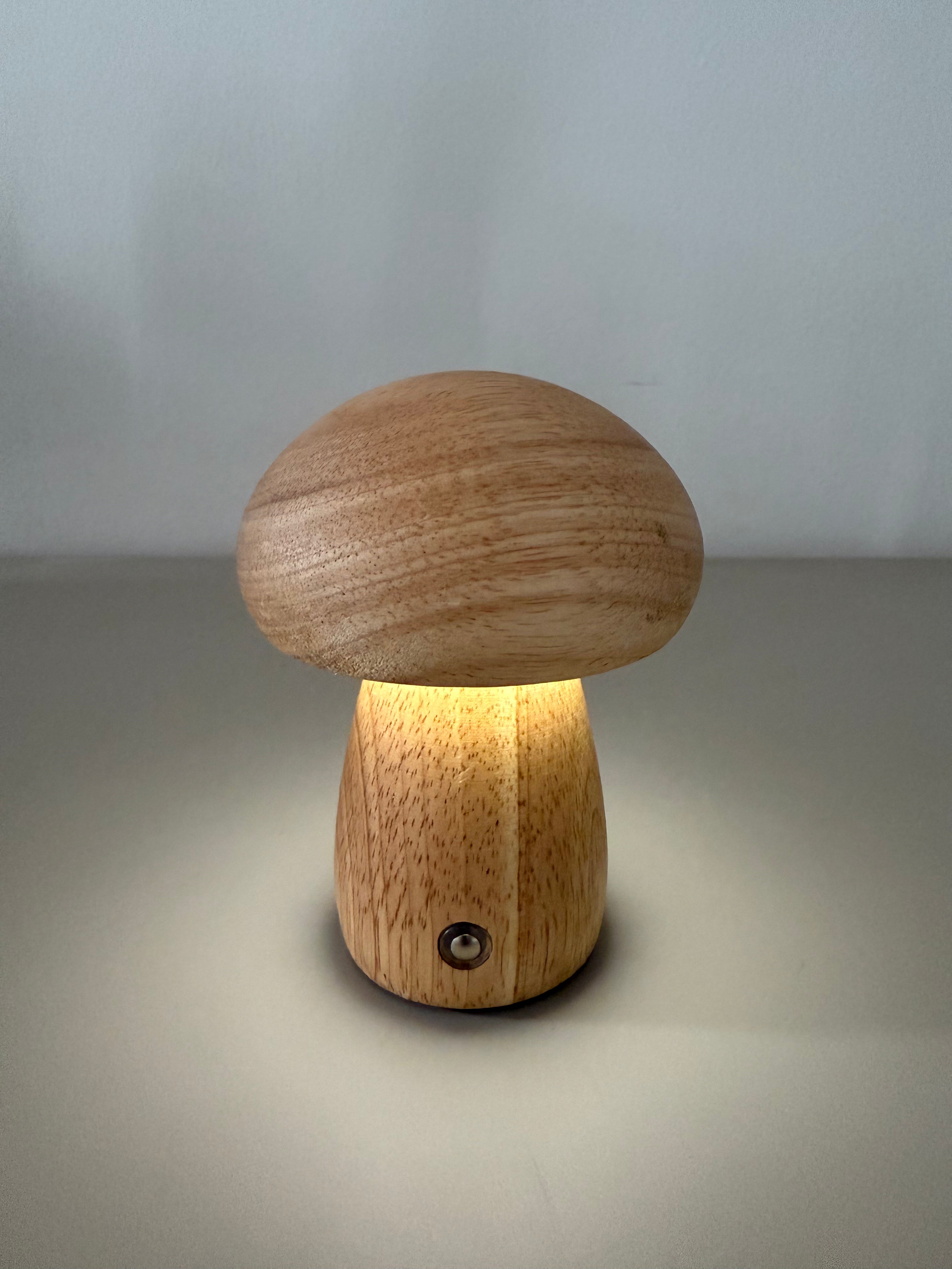 Akku-Tischlampe Wooden Mushroom – Echtholz mit warmem LED-Licht