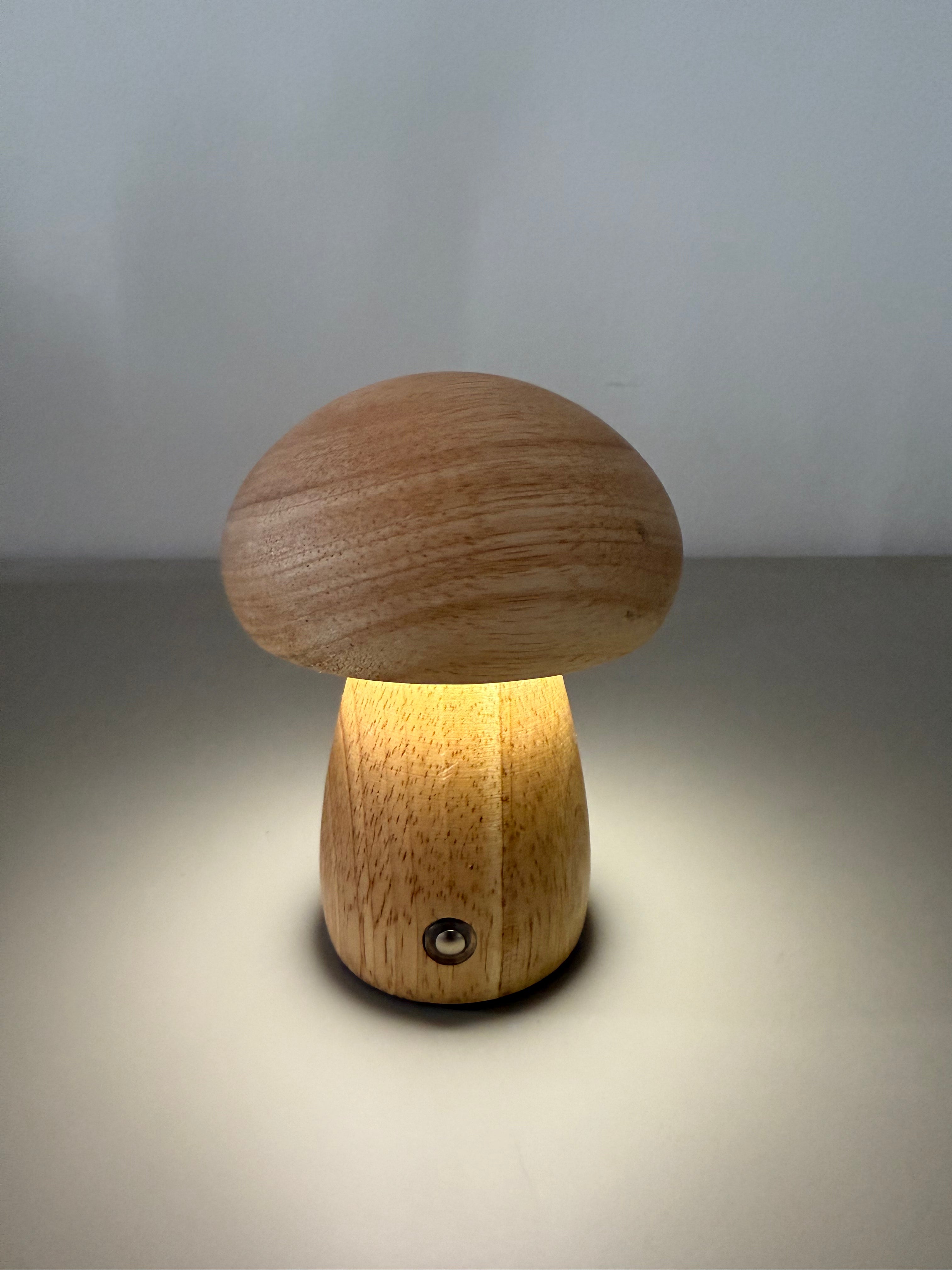Akku-Tischlampe Wooden Mushroom – Echtholz mit warmem LED-Licht