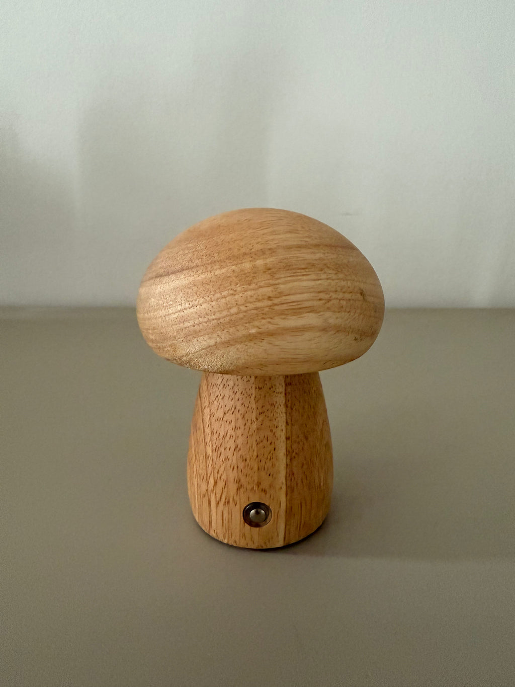 Akku-Tischlampe Wooden Mushroom – Echtholz mit warmem LED-Licht