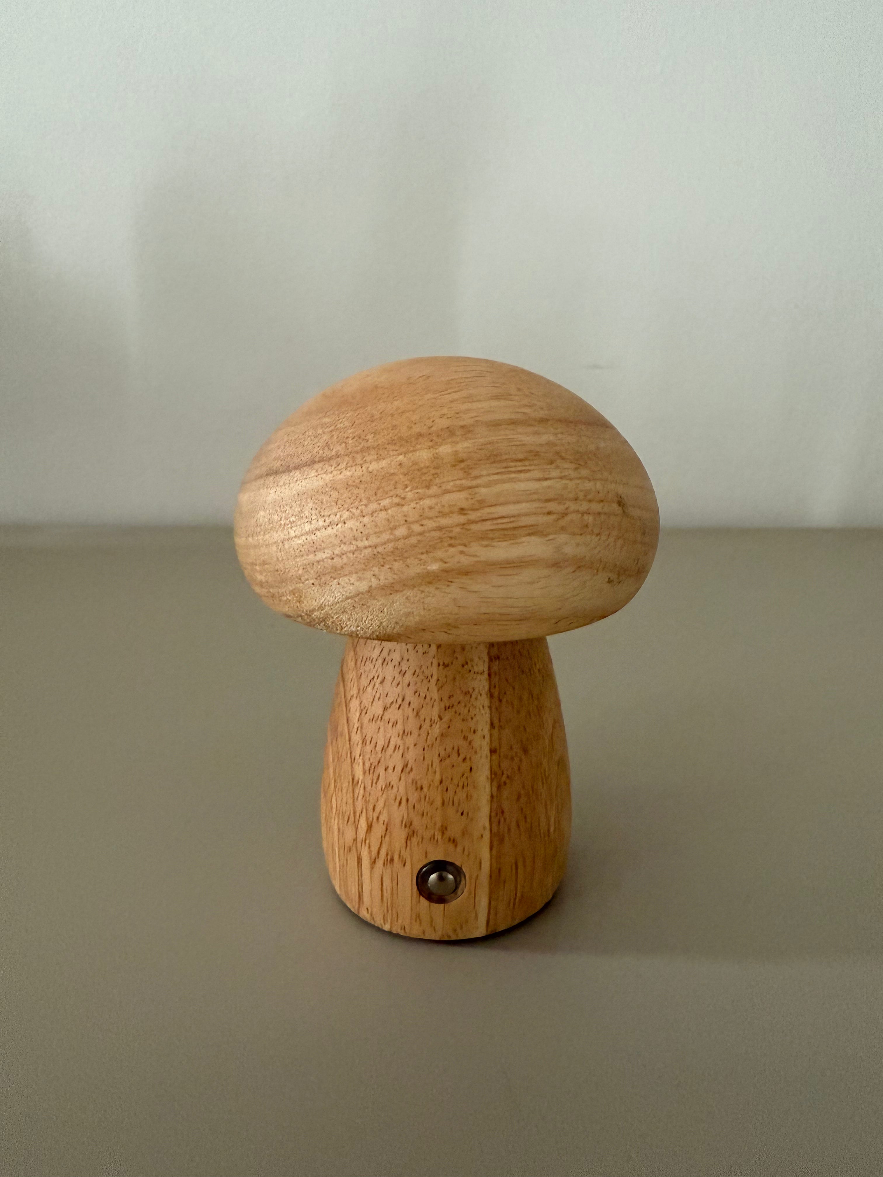Akku-Tischlampe Wooden Mushroom – Echtholz mit warmem LED-Licht
