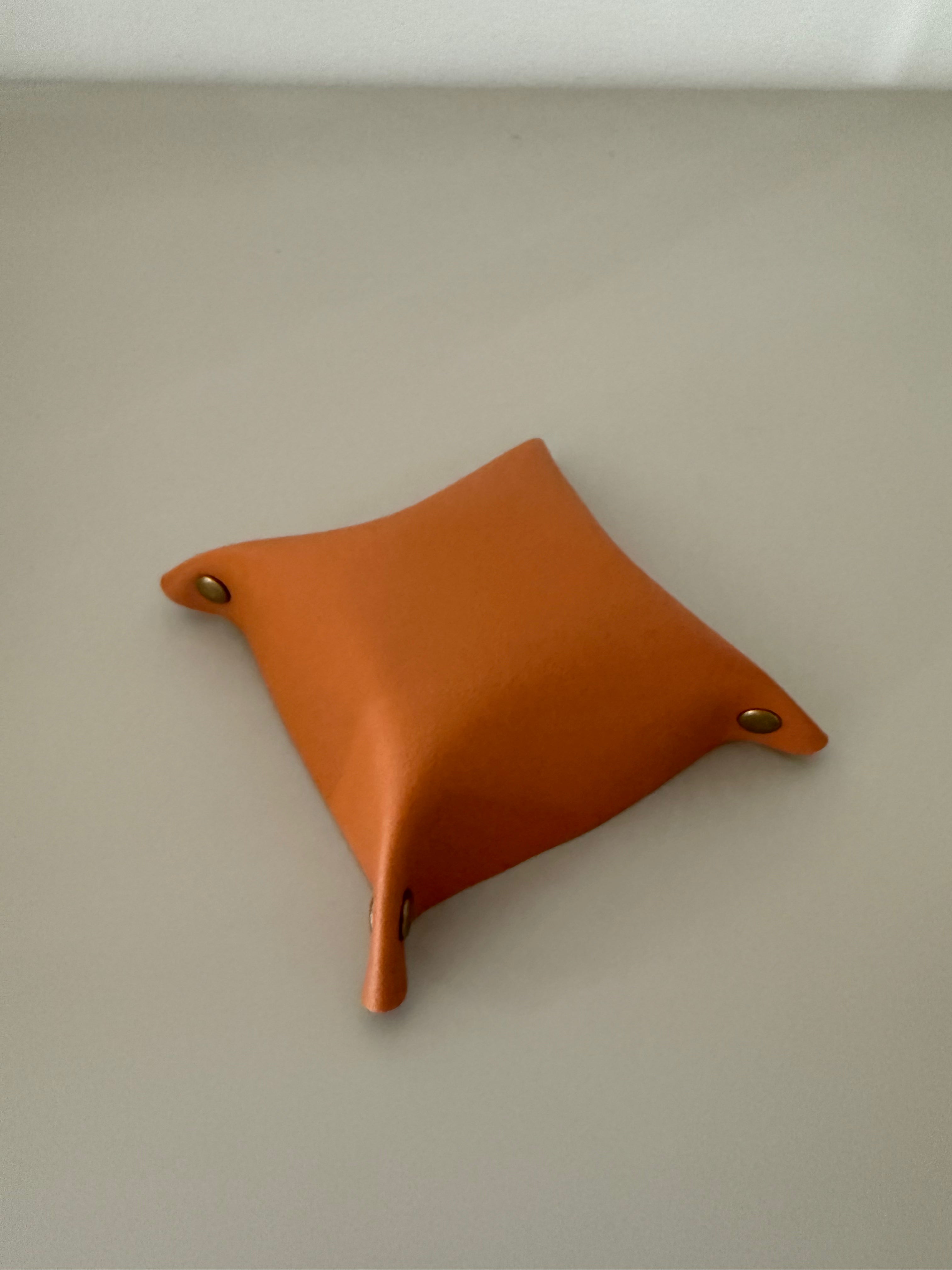 Ablageschale Classic Tray – Kunstleder Ordnungsschale mit Druckknöpfen