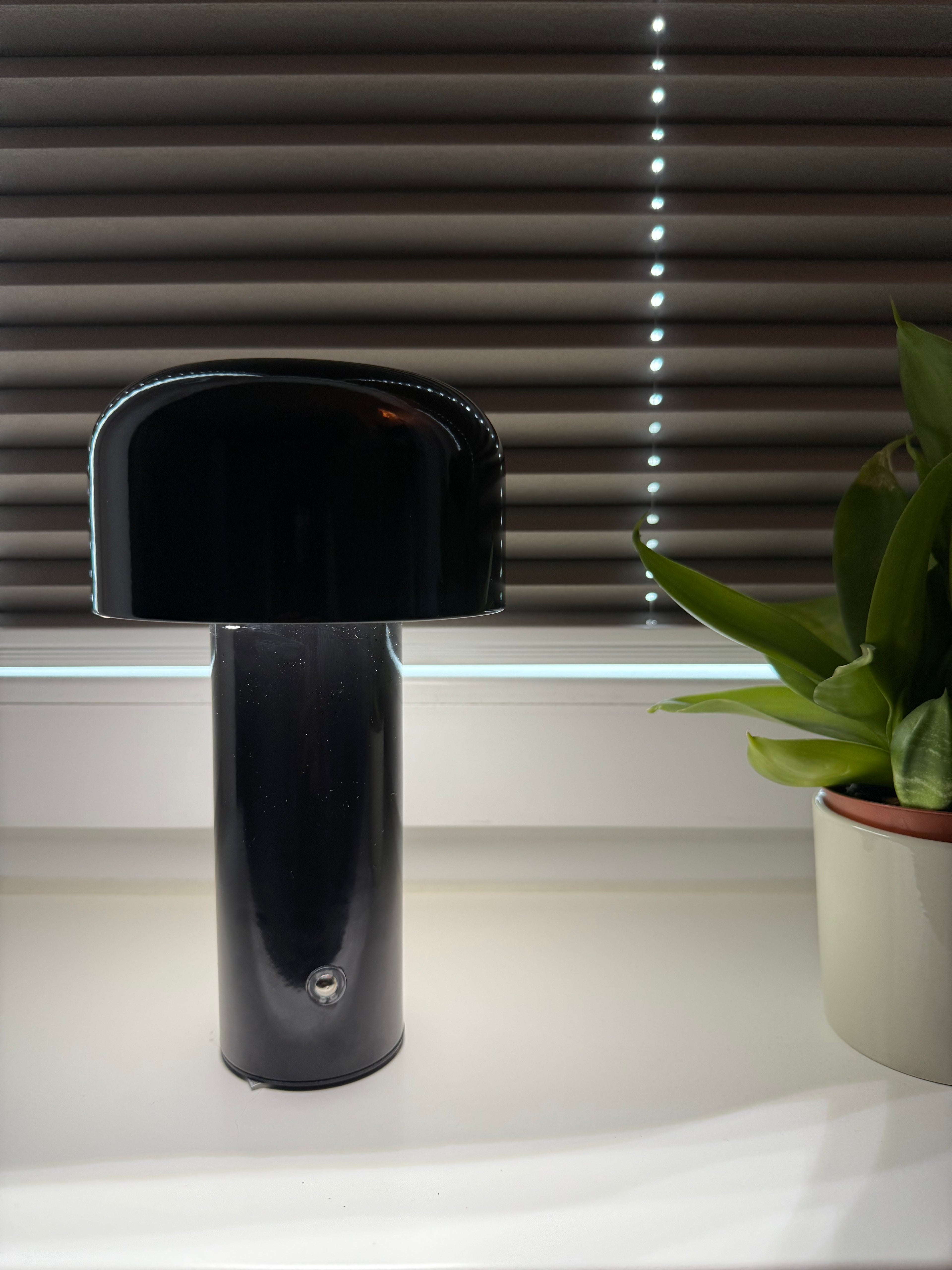 Arne Black – Dänische Akku-Designlampe in Schwarz | Stilvoll & kabellos