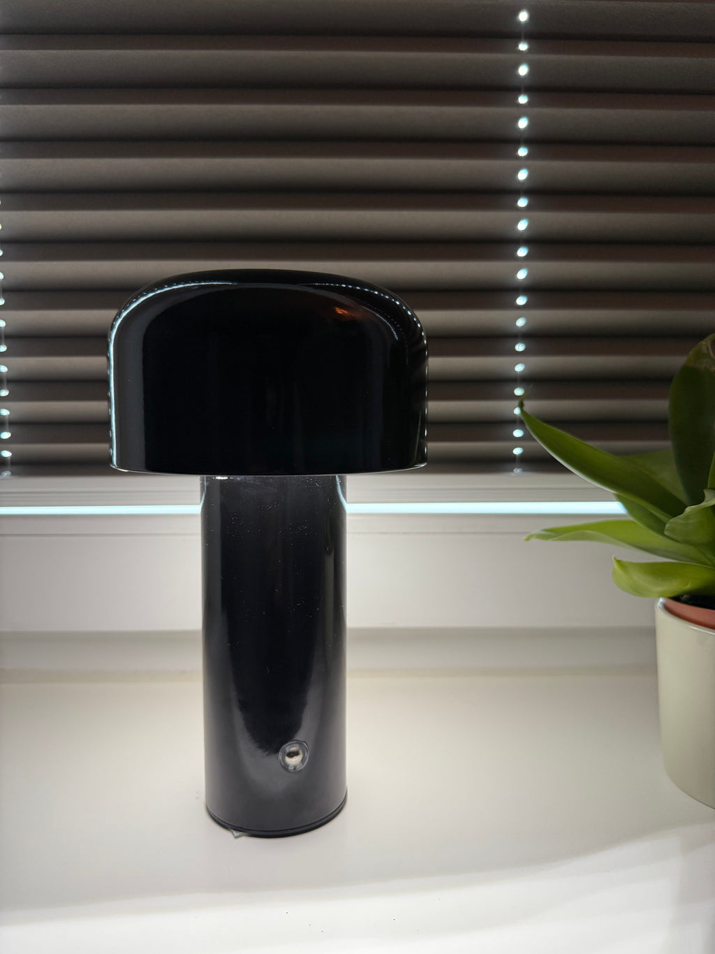 Arne Black – Dänische Akku-Designlampe in Schwarz | Stilvoll & kabellos