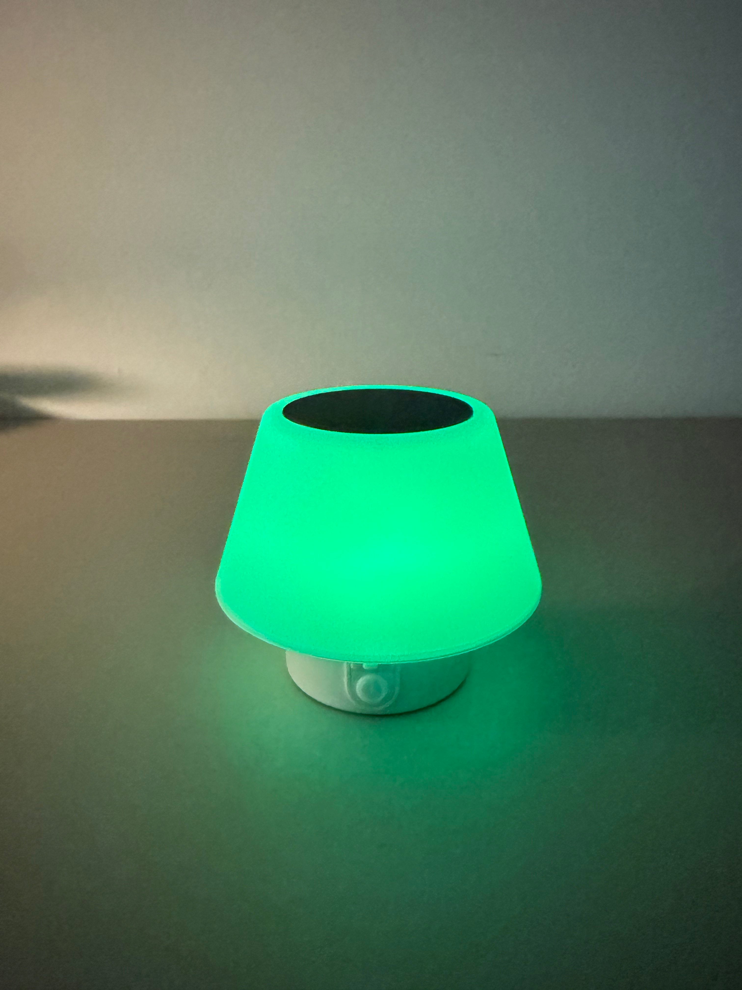 Solara Mini – Weiße Solar-Tischlampe mit Akku & Farbwechsel