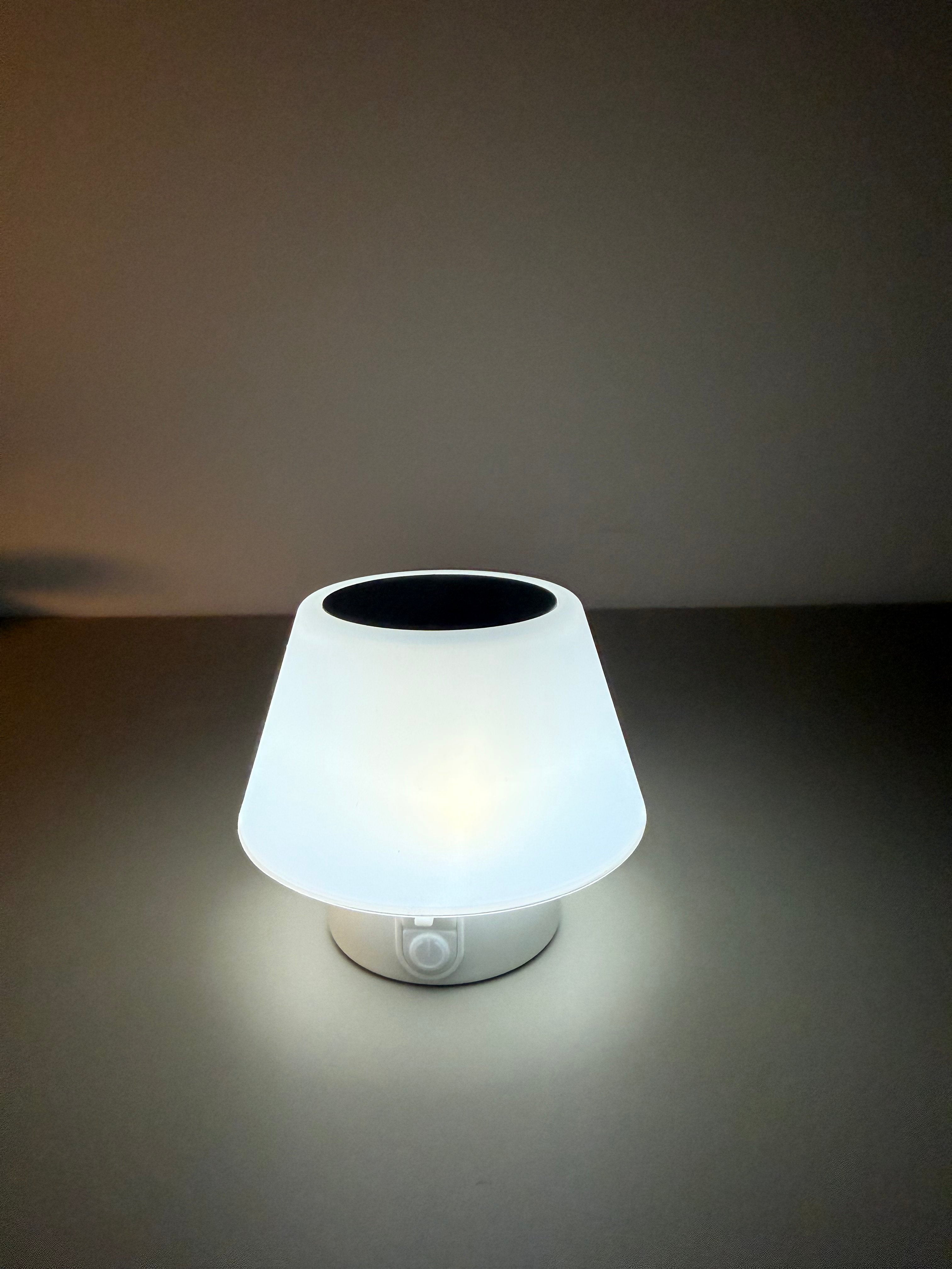 Solara Mini – Weiße Solar-Tischlampe mit Akku & Farbwechsel