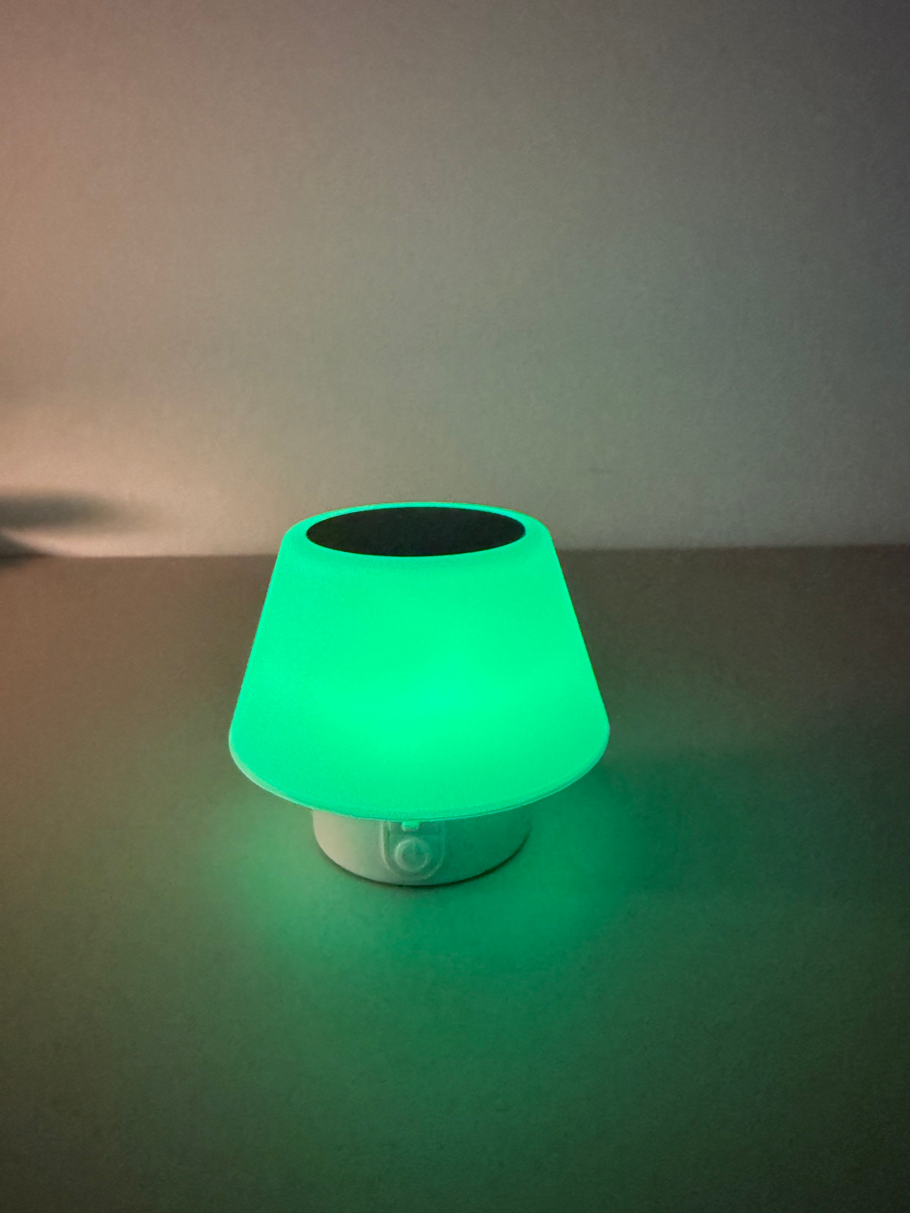 Solara Mini – Weiße Solar-Tischlampe mit Akku & Farbwechsel