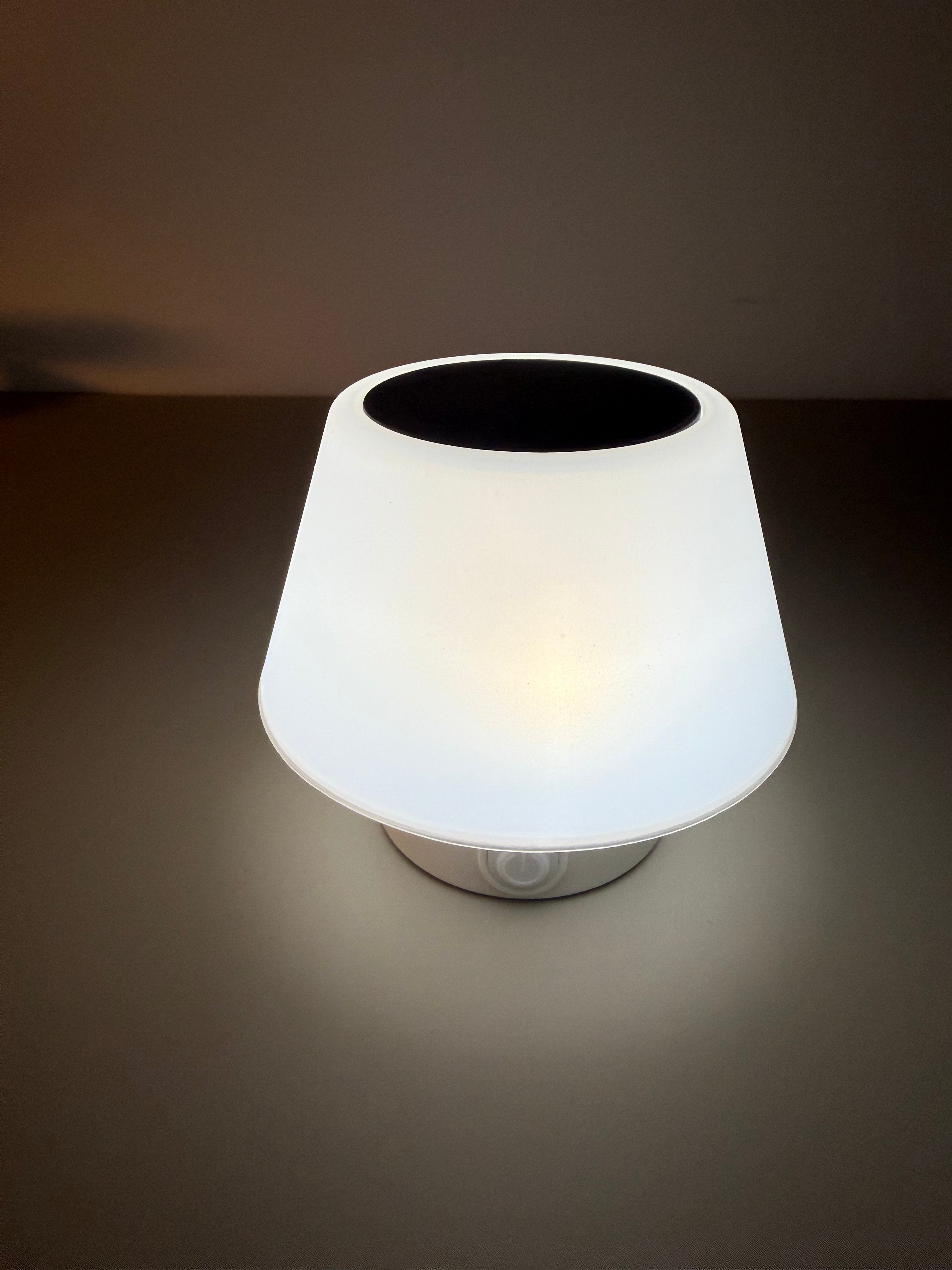 Solara Mini – Weiße Solar-Tischlampe mit Akku & Farbwechsel