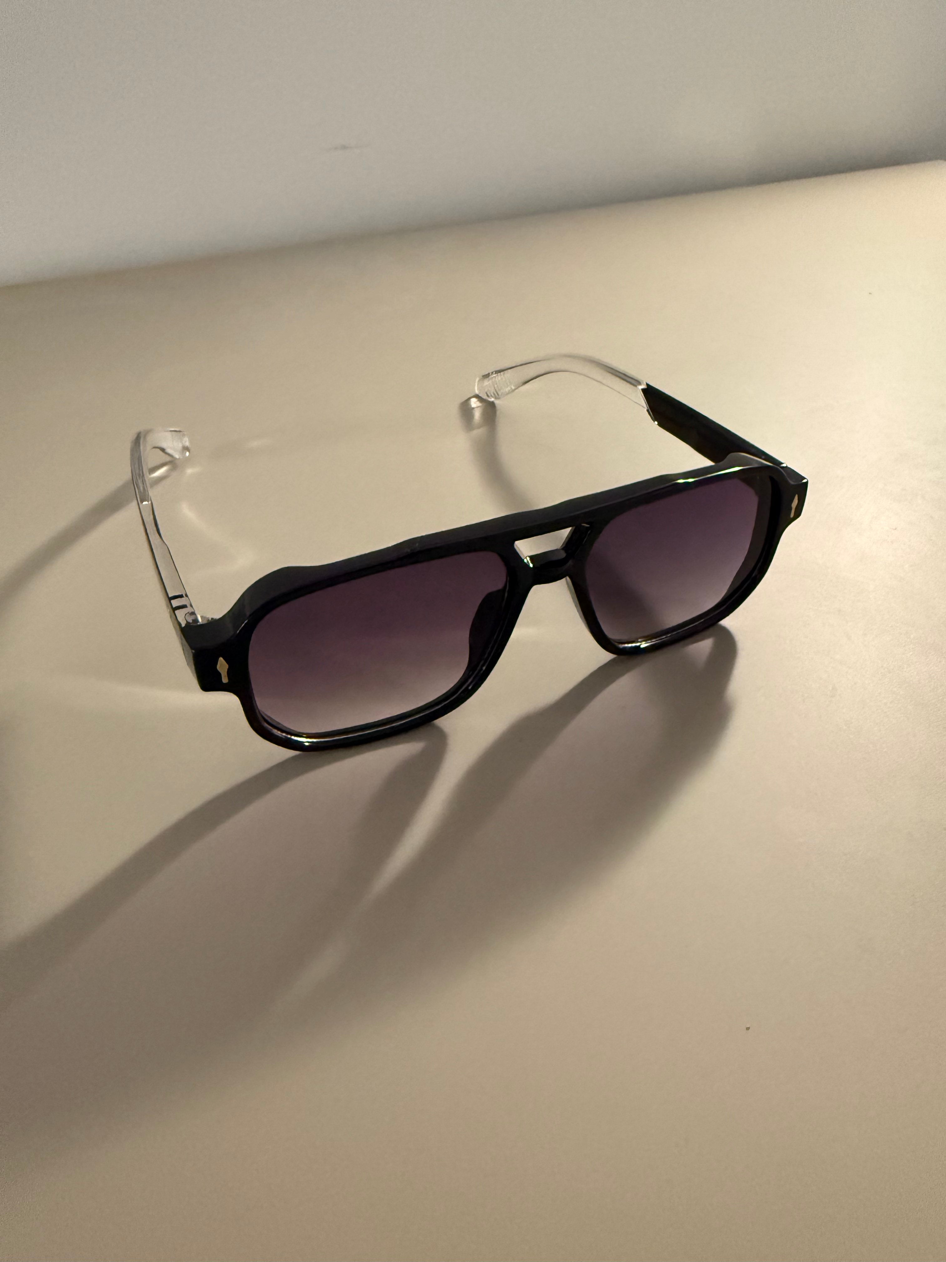Noir Shade – Klassisch-schwarze Sonnenbrille im minimalistischen Stil