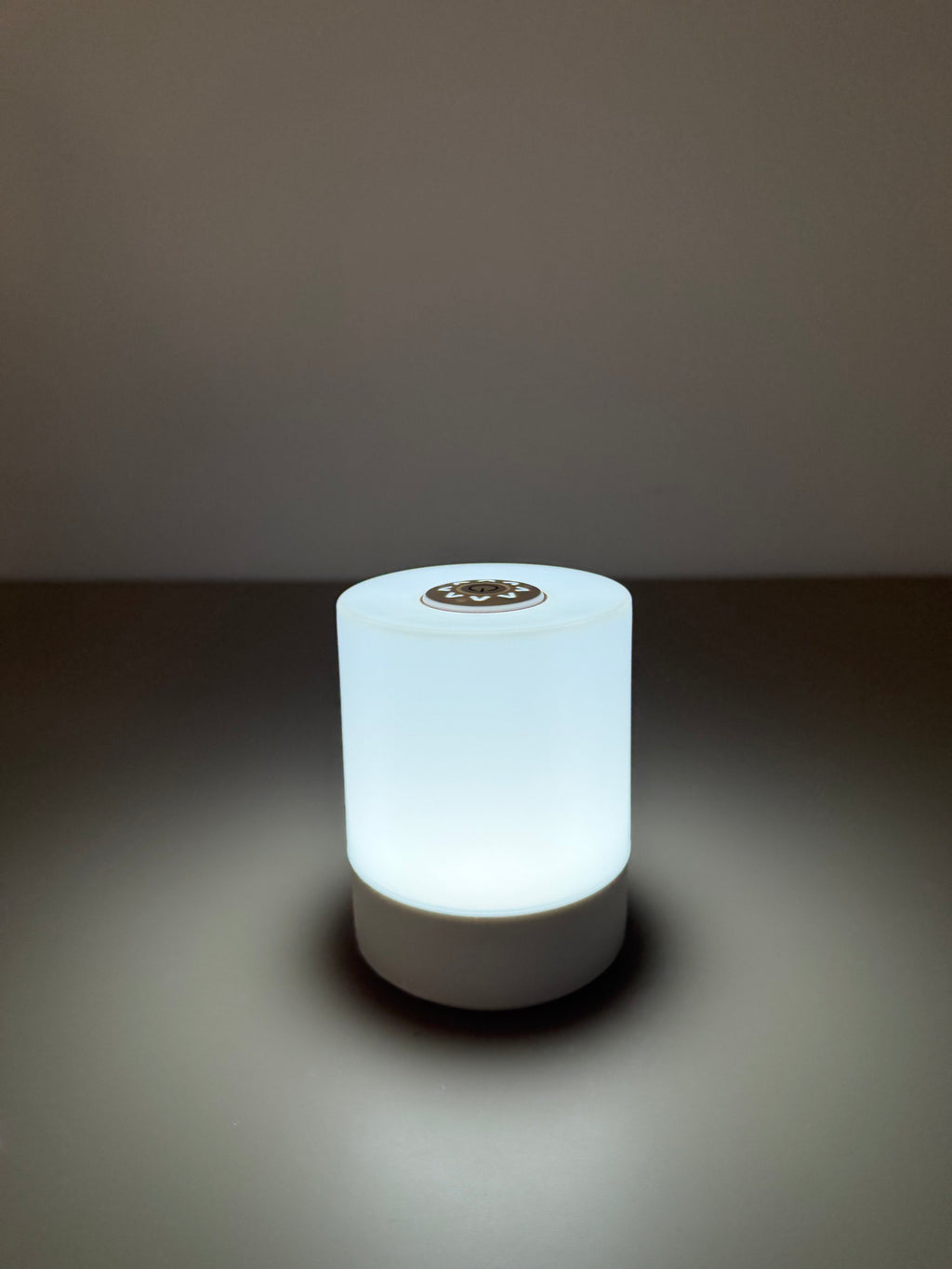 Lumi Pure - Weiße Akku-Nachtlichtlampe