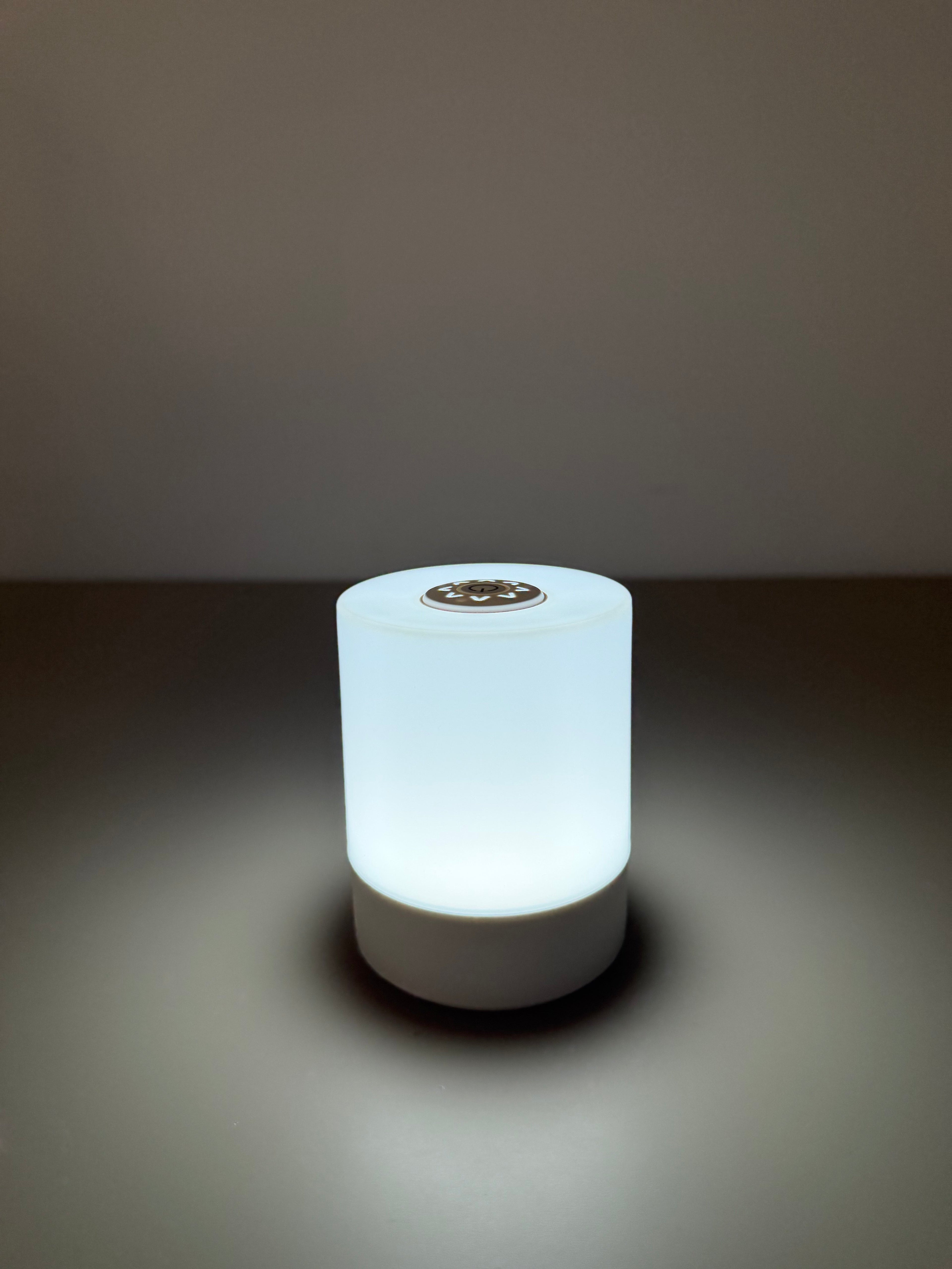 Lumi Pure - Weiße Akku-Nachtlichtlampe