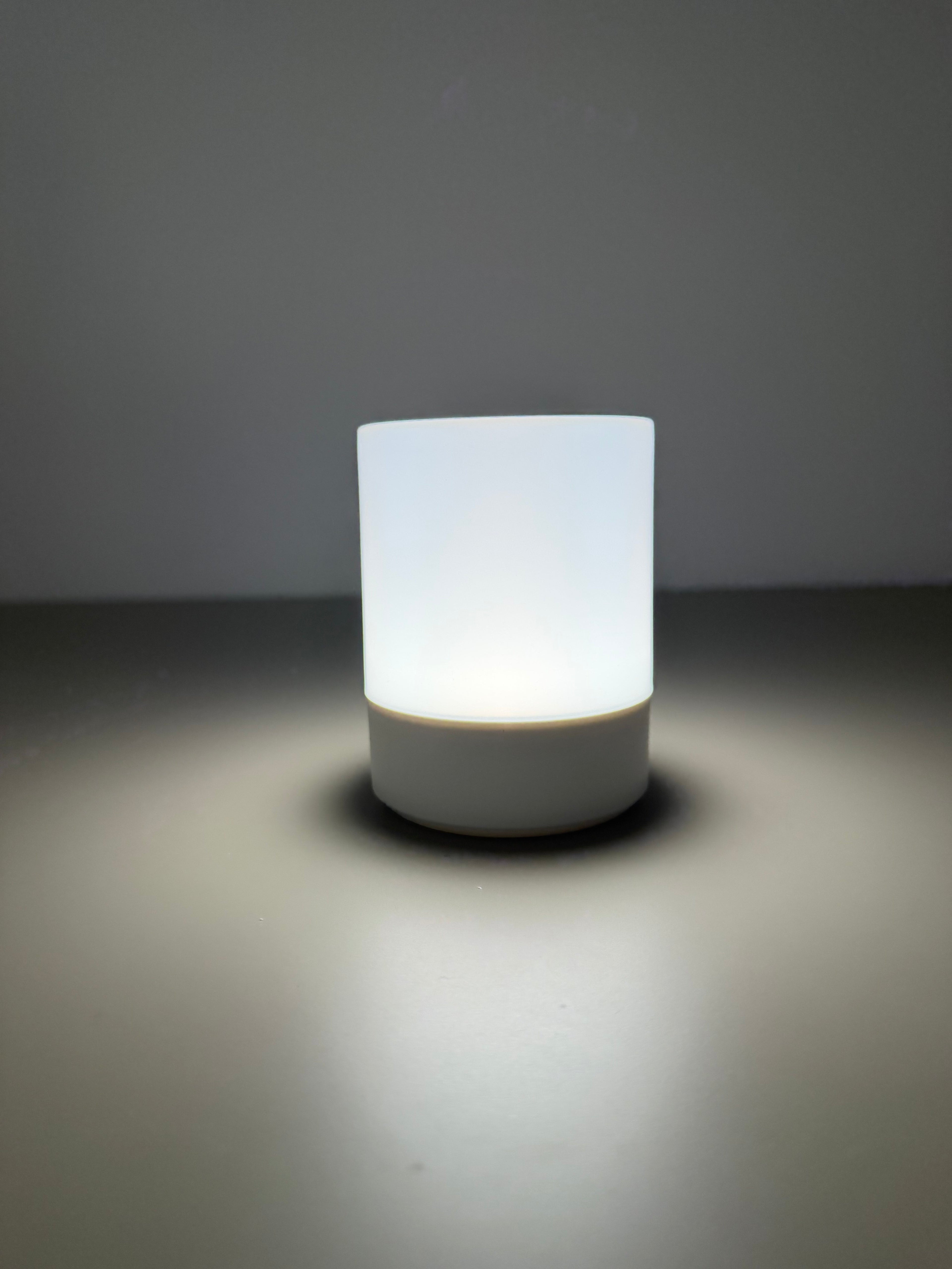 Lumi Pure - Weiße Akku-Nachtlichtlampe