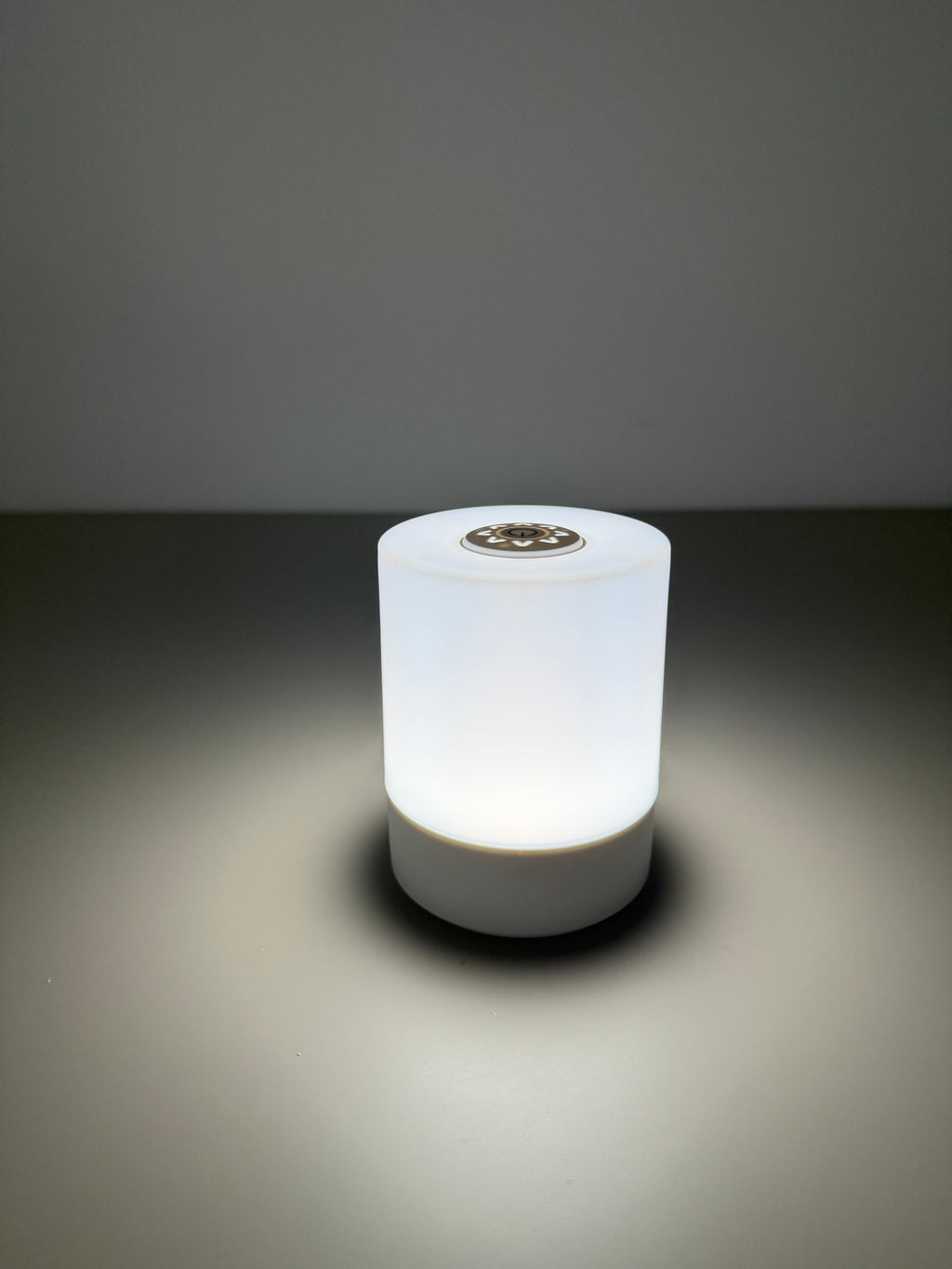 Lumi Pure - Weiße Akku-Nachtlichtlampe