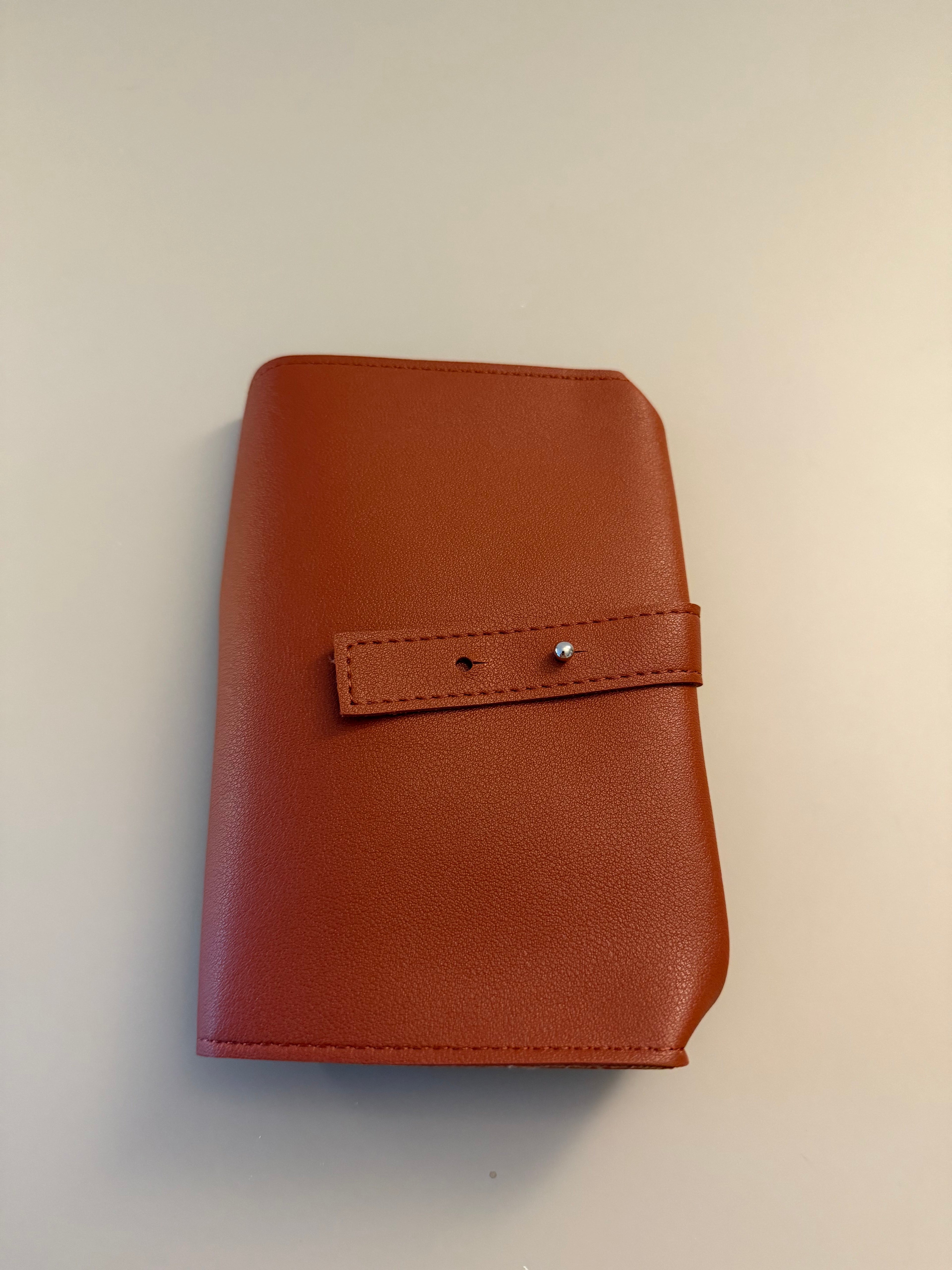 Cable Mate - Braunes Kunstleder-Etui für Ladekabel