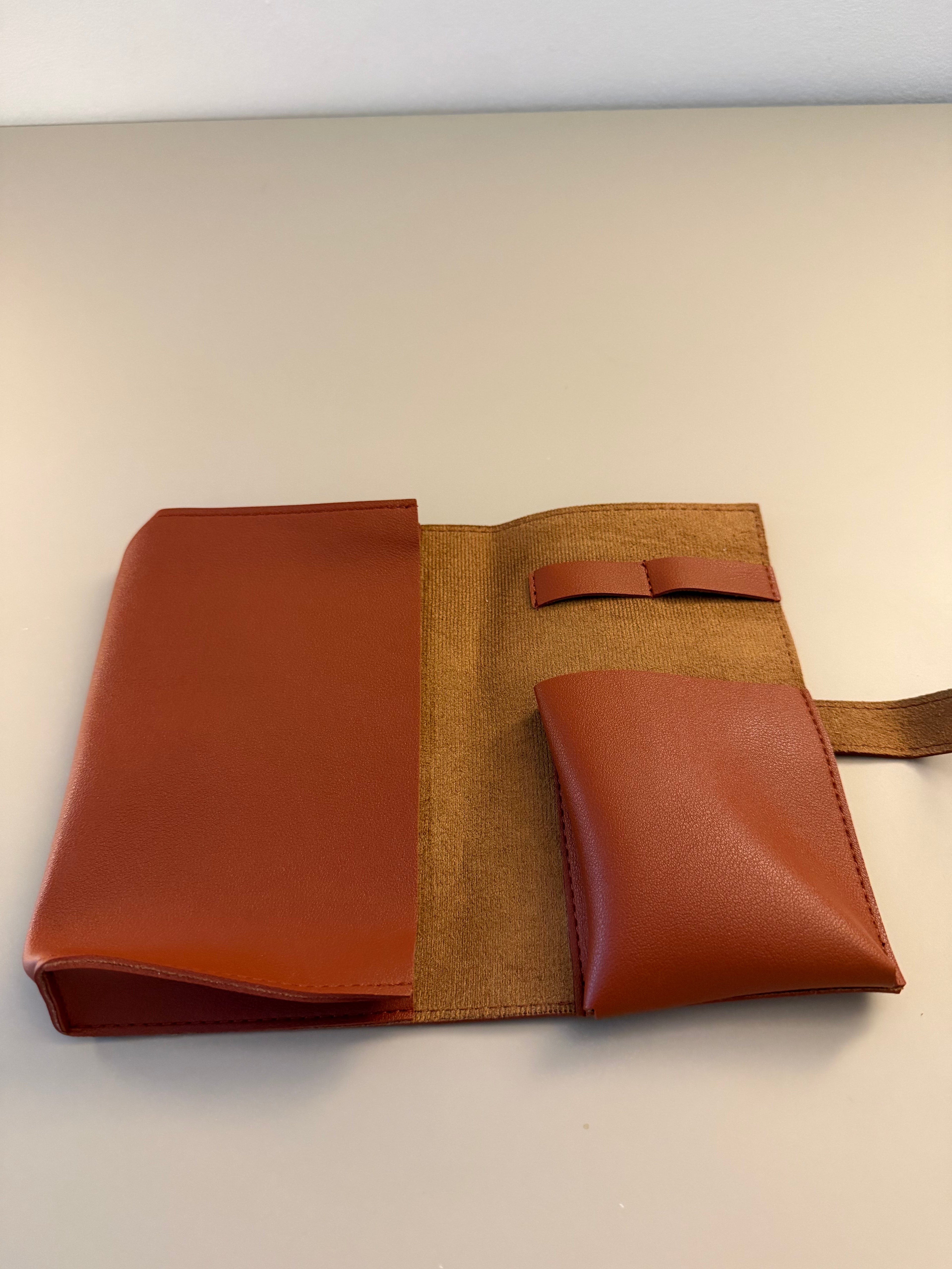 Cable Mate - Braunes Kunstleder-Etui für Ladekabel