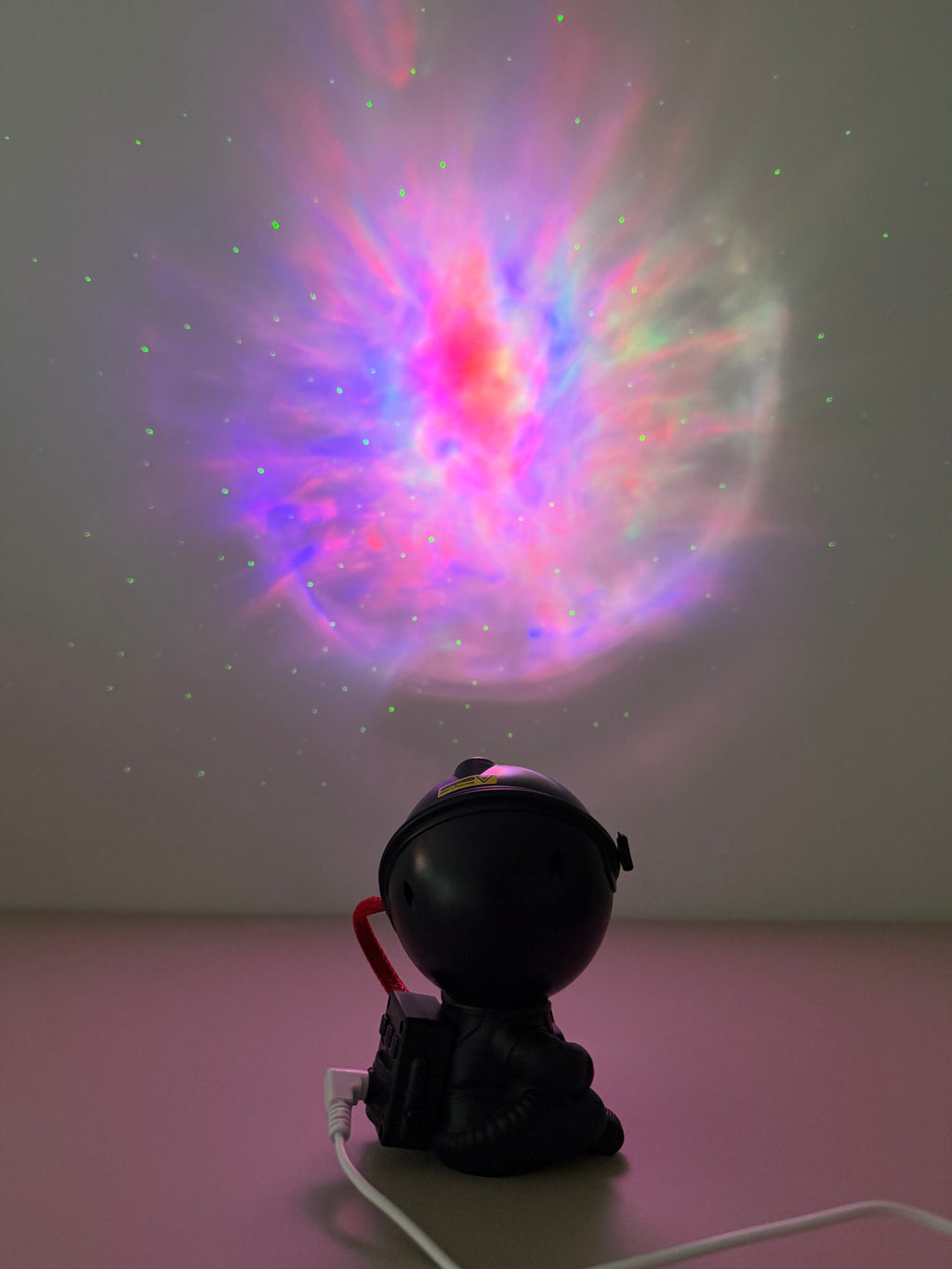 Cosmo Guard - Schwarze Actionfigur mit Kosmos-Projektion