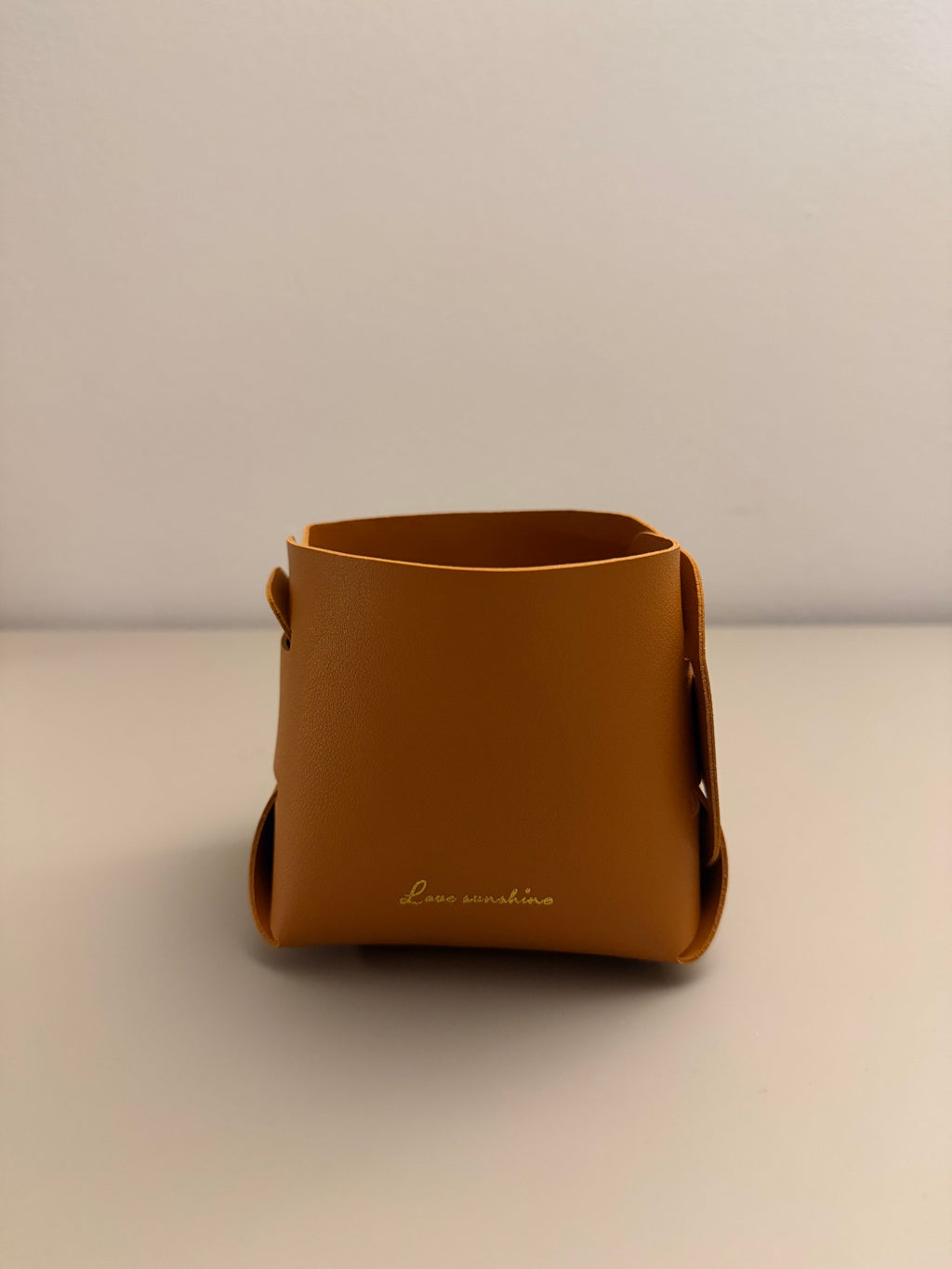Love Sunshine – Lederoptik-Aufbewahrung in Cognac – Eleganter Organizer mit warmem Design