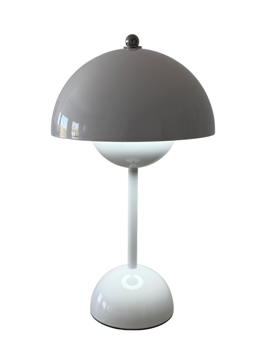 Limitierte „Glow your way“ LED-Tischlampe – elegante Leuchte im dänischen Chic für laue Sommerabende