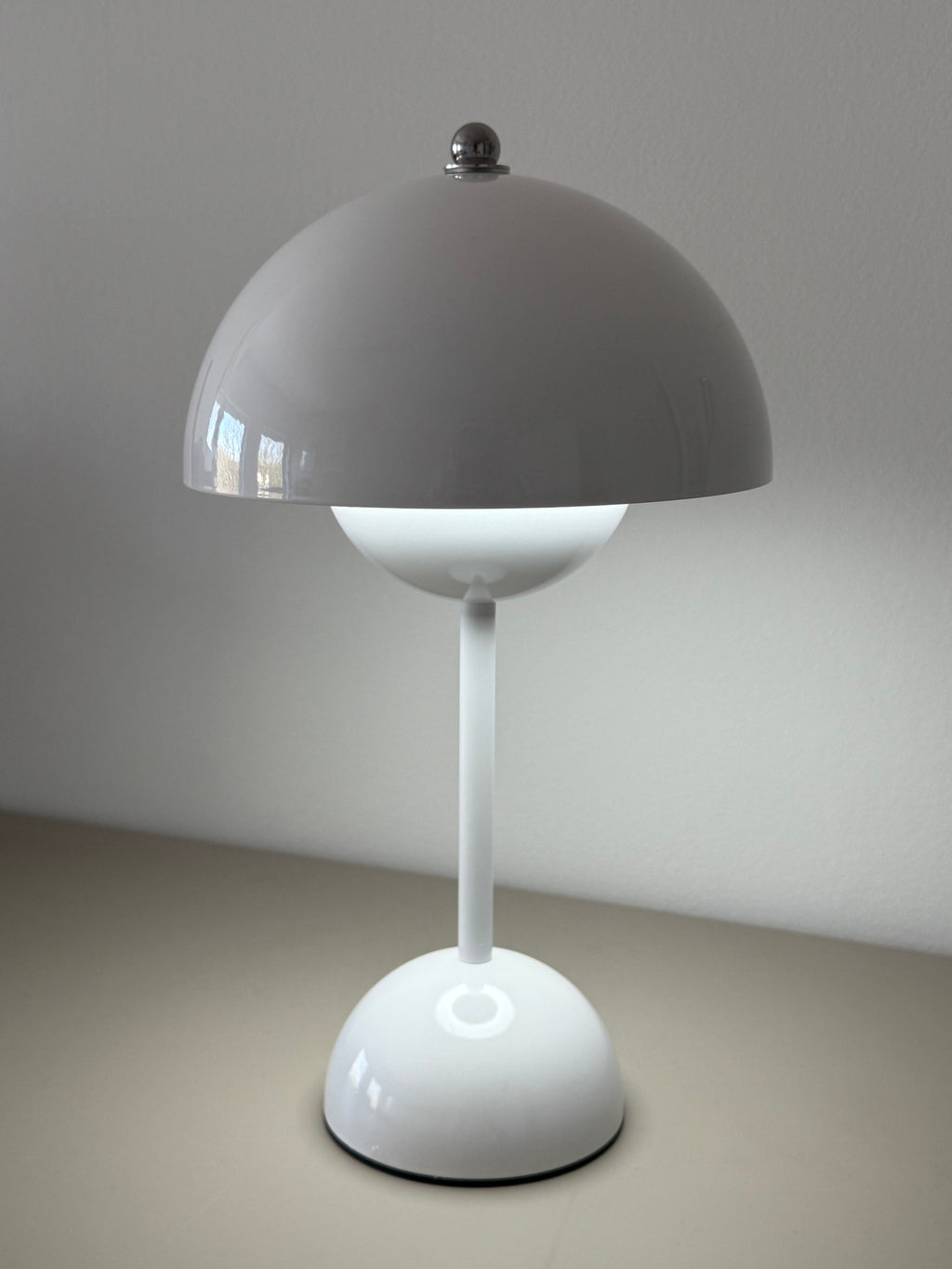 Limitierte „Glow your way“ LED-Tischlampe – elegante Leuchte im dänischen Chic für laue Sommerabende