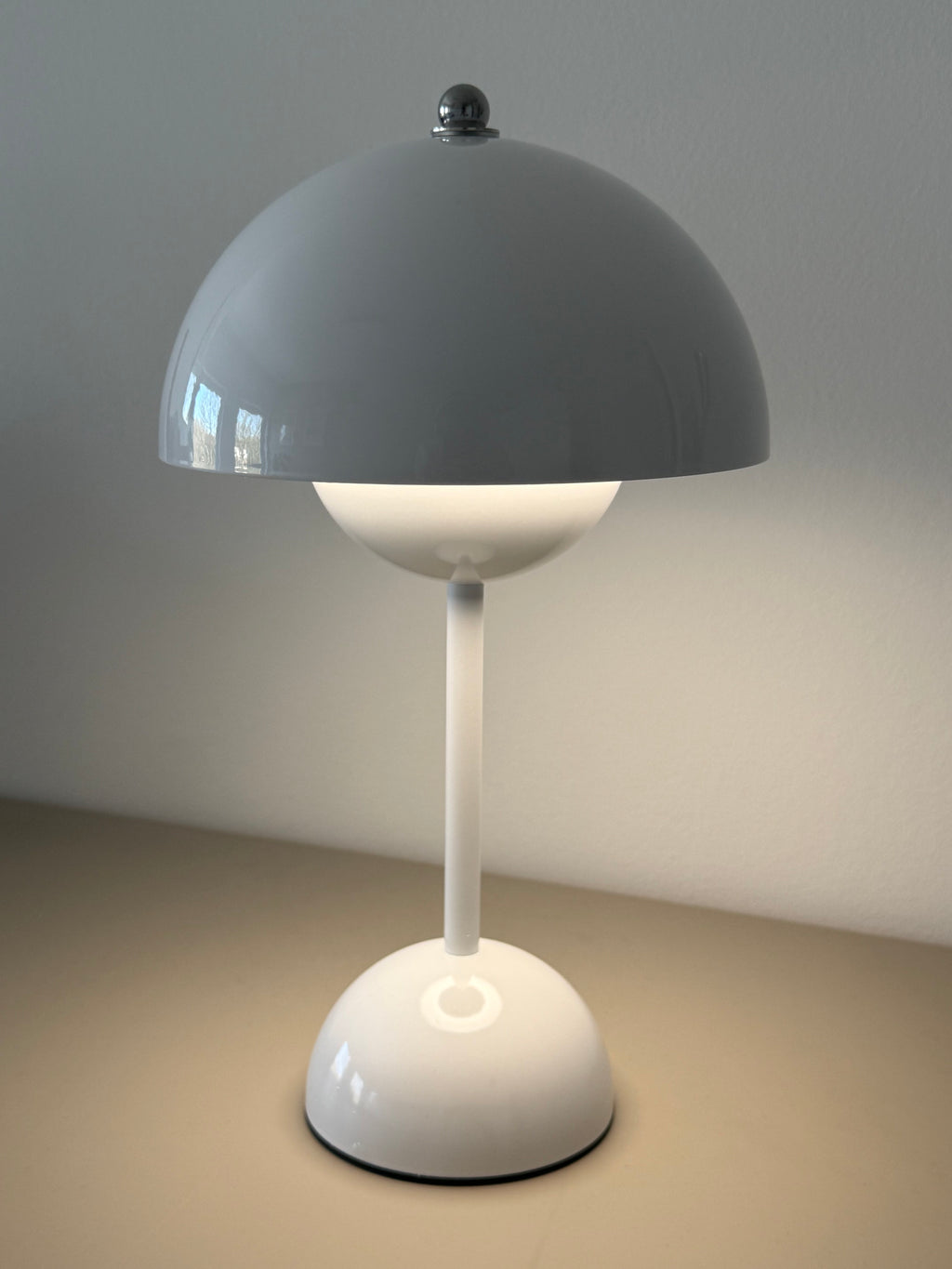 Limitierte „Glow your way“ LED-Tischlampe – elegante Leuchte im dänischen Chic für laue Sommerabende