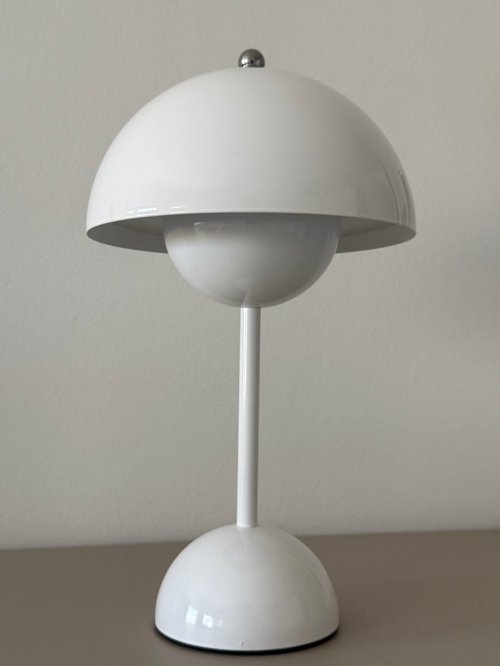 Limitierte „Glow your way“ LED-Tischlampe – elegante Leuchte im dänischen Chic für laue Sommerabende