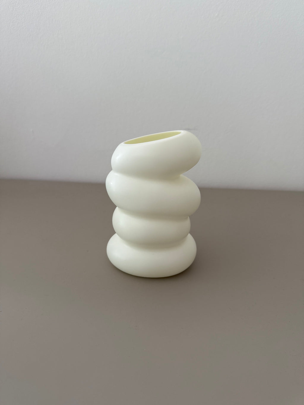 Whirlwind Weiß – Die mega stylishe Twist-Vase im dänischen Design