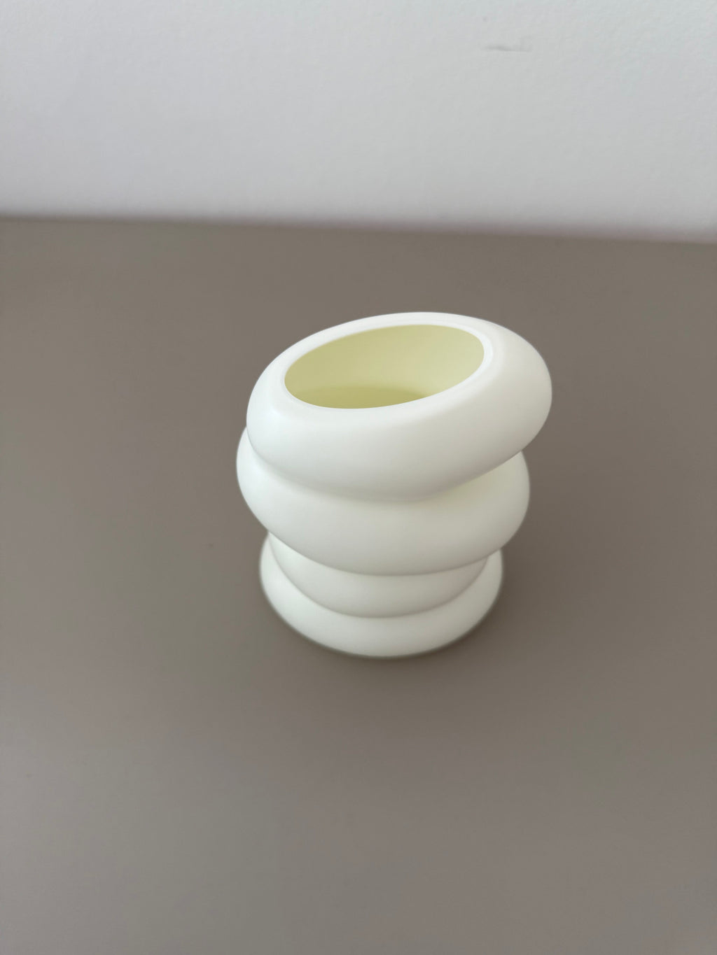 Whirlwind Weiß – Die mega stylishe Twist-Vase im dänischen Design