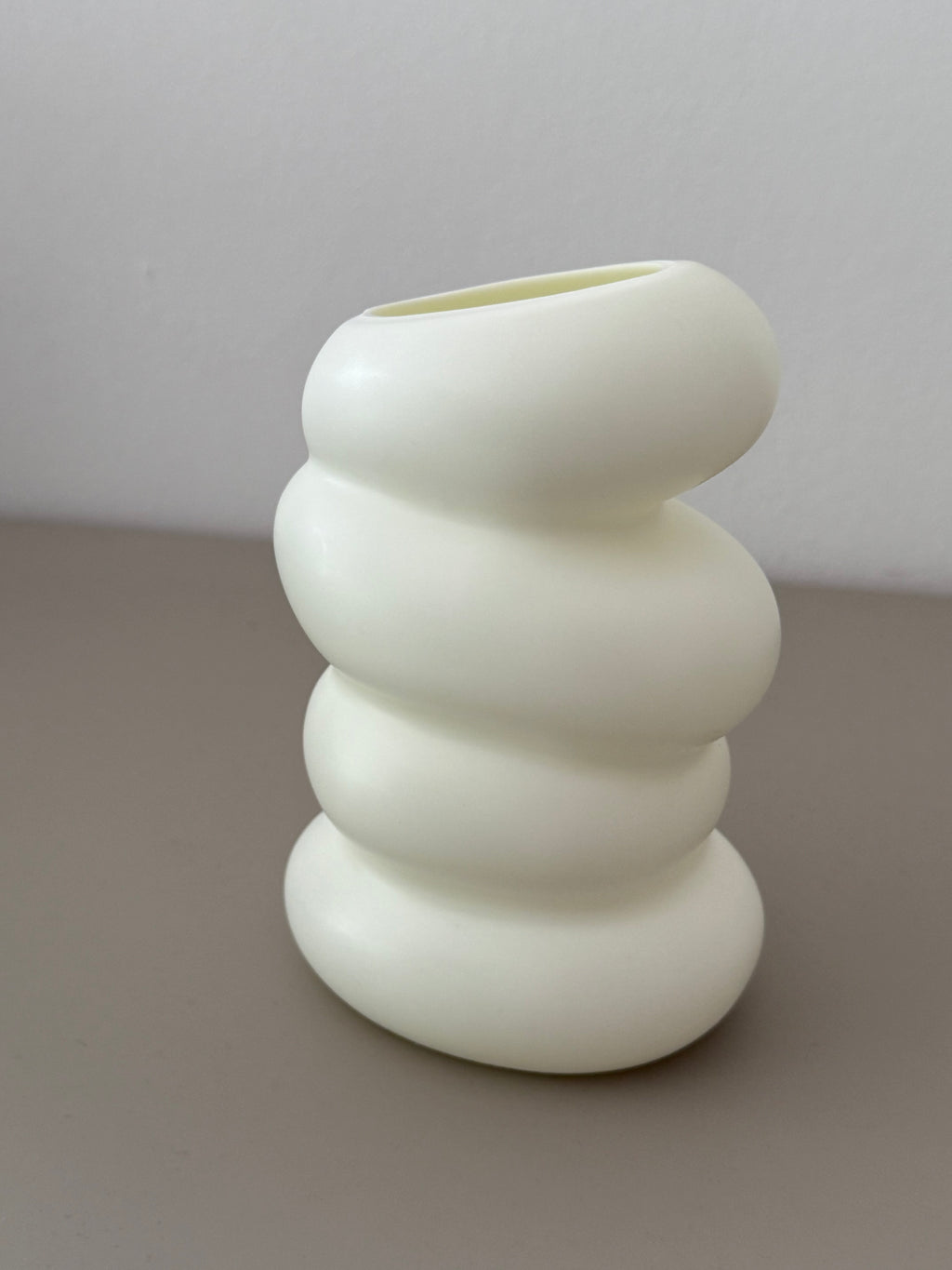Whirlwind Weiß – Die mega stylishe Twist-Vase im dänischen Design