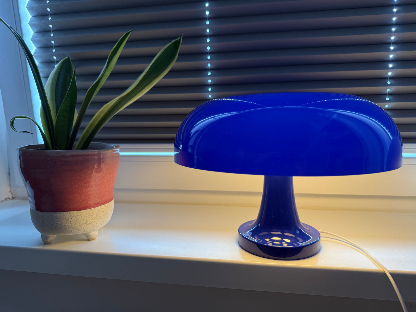 LUMINA COBALTO – Blaue Pilzlampe mit Kabel im Retro-Design